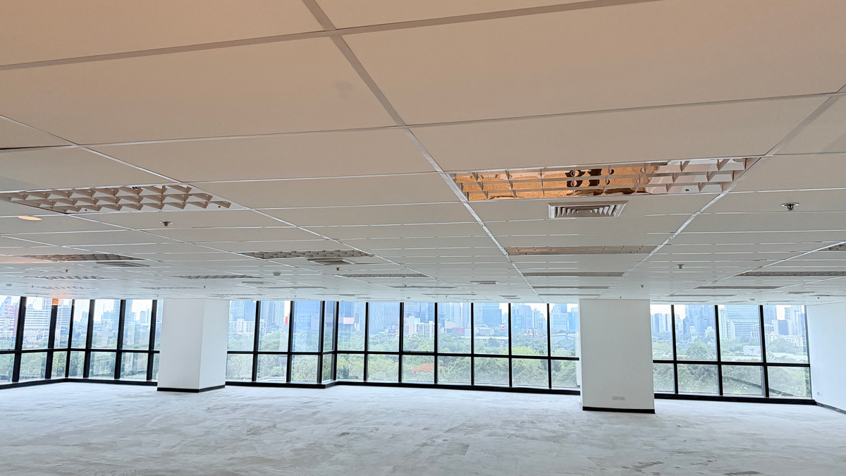 🏢 Office Space for Rent | Lake Ratchada Office Complex | Lake View Office | 349 Sq.m. | 700 THB/Sq.m. 🏢