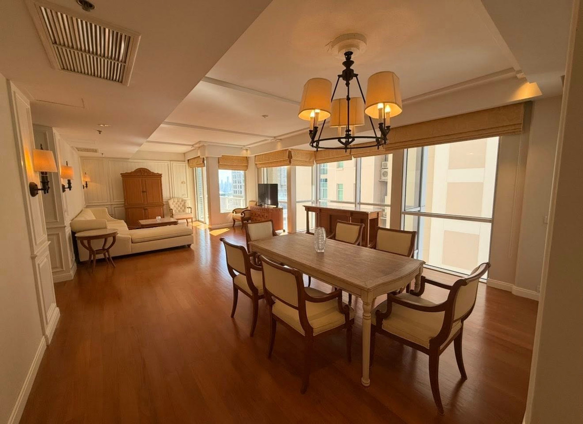 High-Floor Condo at Langsuan Ville Near BTS Chidlom High-Floor Condo at Langsuan Ville Near BTS Chidlom