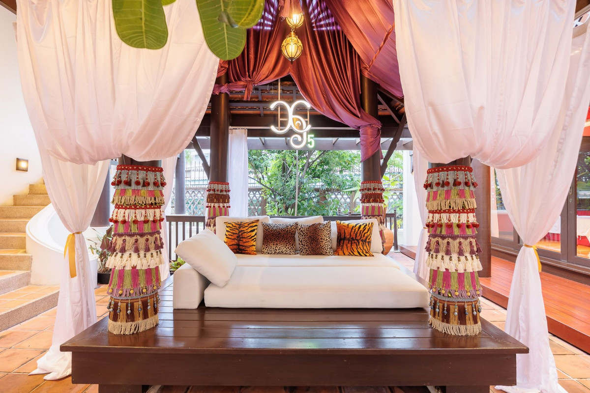5-bedrooms pool villa Fully furnished at Ekkamai Sukhumvit 40 5-bedrooms pool villa Fully furnished at Ekkamai Sukhumvit 40