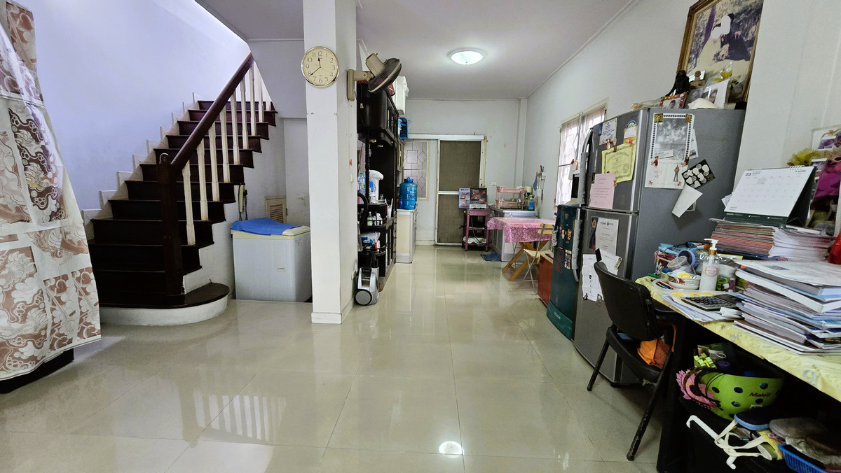 Detached house in a rare location! Not deep inside the alley!! Village entrance less than 1 km from Kanchanaphisek Road. For sale: Single house, 53.5 sq.wah, Plai Bang Road area, near U-turn, Wat Sri Prawat & Wat Sri Rueang Boon, Bang Kruai, Nonthabur – รูปที่ 4