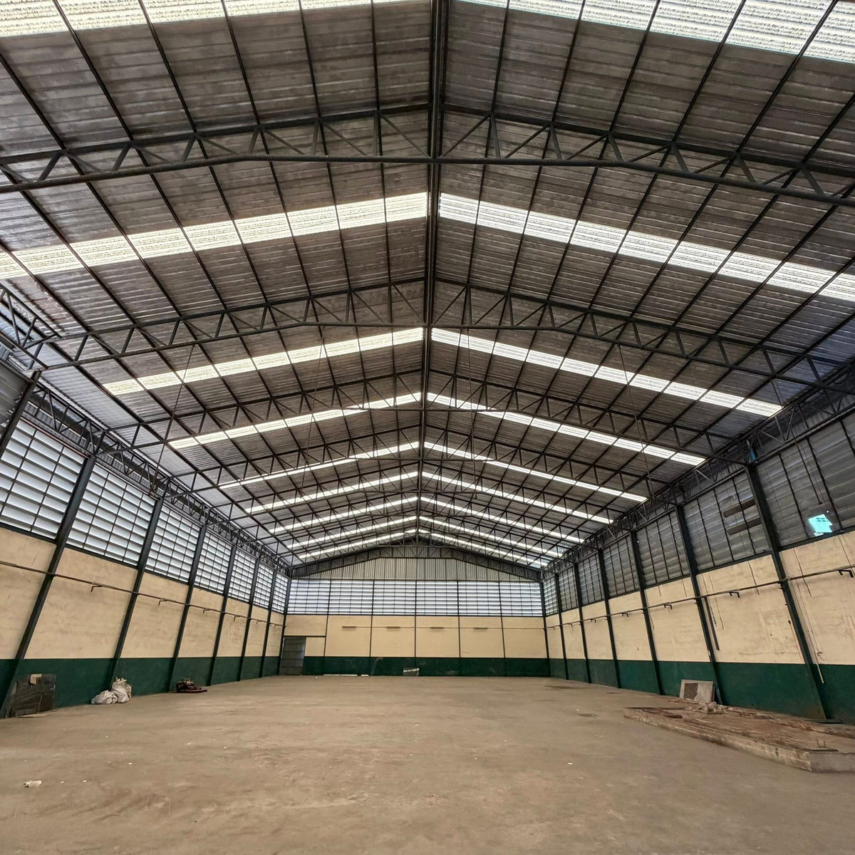 For Rent 📦 Warehouse 1,100 sq.m. + 3-Storey Office 720 sq.m. 🟪 Purple Zone 📍 Suksawat 76 For Rent 📦 Warehouse 1,100 sq.m. + 3-Storey Office 720 sq.m. 🟪 Purple Zone 📍 Suksawat 76