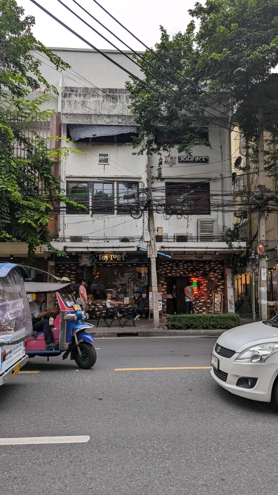 For sale/lease bars and restaurants, Banthat Thong Road For sale/lease bars and restaurants, Banthat Thong Road