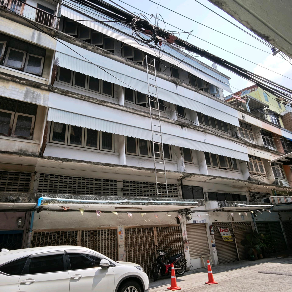 Commercial building, width 12.5 meters, Charoen Nakhon area, near ICON, only 2 km. Commercial building, width 12.5 meters, Charoen Nakhon area, near ICON, only 2 km.