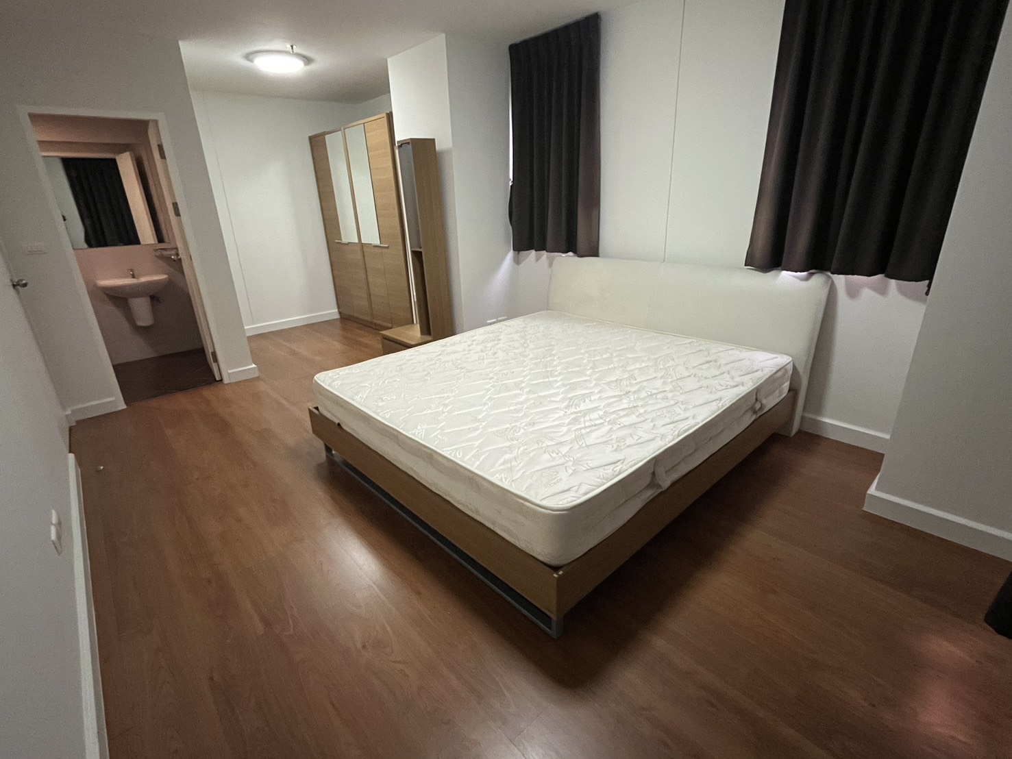 ★ Condo One X Sukhumvit 26 ★ 70 ตรม.,ชั้น23 (2 ห้องนอน 2 ห้องน้ำ), ★ใกล้ BTS พร้อมพงษ์ ★ใกล้เอ็มควอเทียร์ และเอ็มโพเรียม★ สิ่งอำนวยความสะดวกมากมาย★ เครื่องใช้ไฟฟ้าครบครัน★ ★ Condo One X Sukhumvit 26 ★ 70 ตรม.,ชั้น23 (2 ห้องนอน 2 ห้องน้ำ), ★ใกล้ BTS พร้อมพงษ์ ★ใกล้เอ็มควอเทียร์ และเอ็มโพเรียม★ สิ่งอำนวยความสะดวกมากมาย★ เครื่องใช้ไฟฟ้าครบครัน★