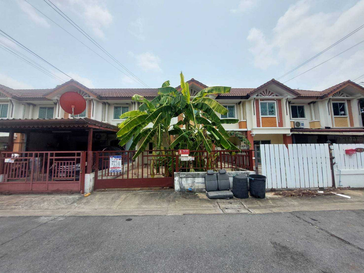 Townhouse for sale, Pruksa Ville Village 12 A, next to Big C Sai Mai department store.