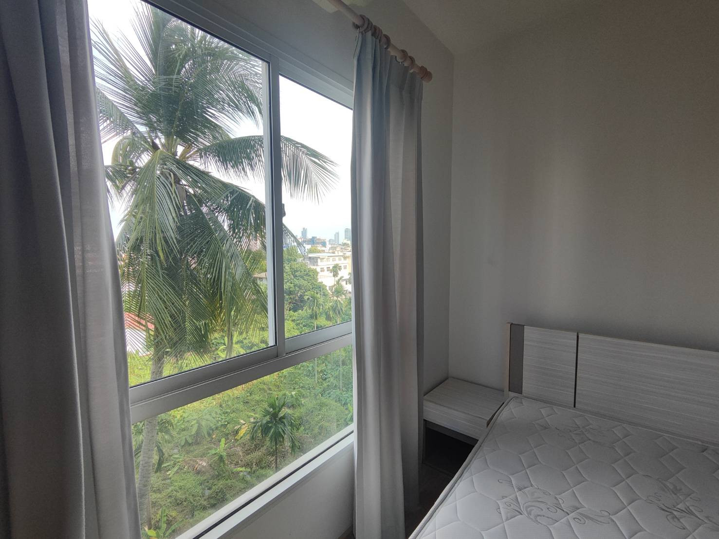 Ready to move in!! For sale/rent new room & New furniture & New electrical appliances, cool air conditioner, washing machine, UNIO Charan 3 (room divider), Building H, 4th floor, near the swimming pool, condo near MRT Tha Phra.