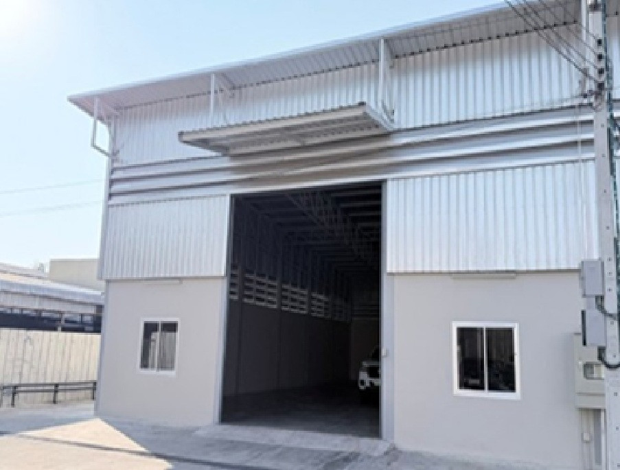 For Rent Warehouse with office for rent / Area 357 square meters / Location along Rama 2 Road along Kanchanaphisek Expressway / Very good location, next to Kanchanaphisek Expressway / Trailer can enter and exit. For Rent Warehouse with office for rent / Area 357 square meters / Location along Rama 2 Road along Kanchanaphisek Expressway / Very good location, next to Kanchanaphisek Expressway / Trailer can enter and exit.