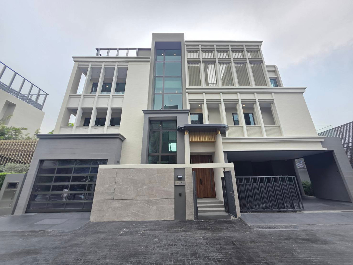 95E1: 137.85 sqwah 846sqm. 4bed 7bath + 2 maid 120,000,000 bht. New upgrade Facade Am: 0656199198 95E1: 137.85 sqwah 846sqm. 4bed 7bath + 2 maid 120,000,000 bht. New upgrade Facade Am: 0656199198