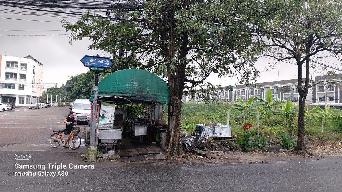 ขายที่ดินติดถนนใหญ่ ปากซอยราคำแหง 140 ถนนรามคำแหง ใกล้สถานีรถไฟฟ้าน้อมเกล้า เนื้อที่ 16 ไร่ 2 งาน 54.5 ตารางวา – รูปที่ 3
