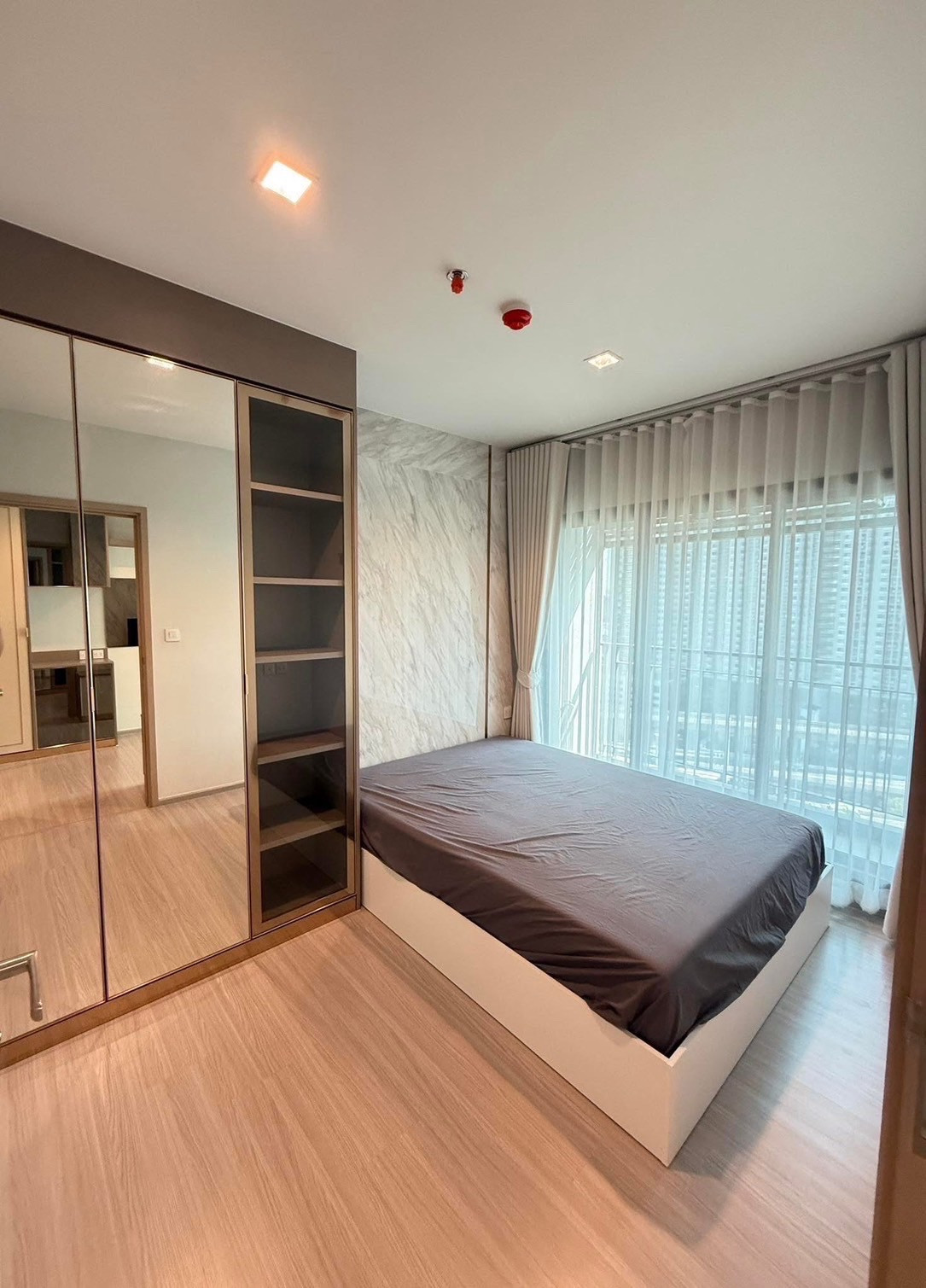 ให้เช่า คอนโด Life Sathorn Sierra 36ตรม. 19,000บ ตกแต่งสวย พร้อมเข้าอยู่ (เดินทางไปสาทรใน5นาที ติดbtsตลาดพลู150ม)  ขนาด 36ตรม. ชั้น17 ค่าเช่า19,000 สัญญา1ปี  1 Bedroom 1Multipurposeroom  1 Bathroom   – รูปที่ 3