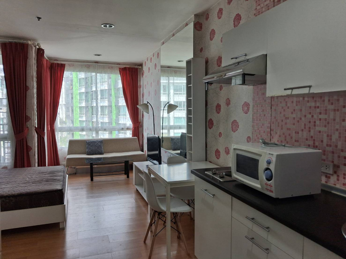 Beautiful room for sale with tenant. Swimming pool view Good price, suitable for investment