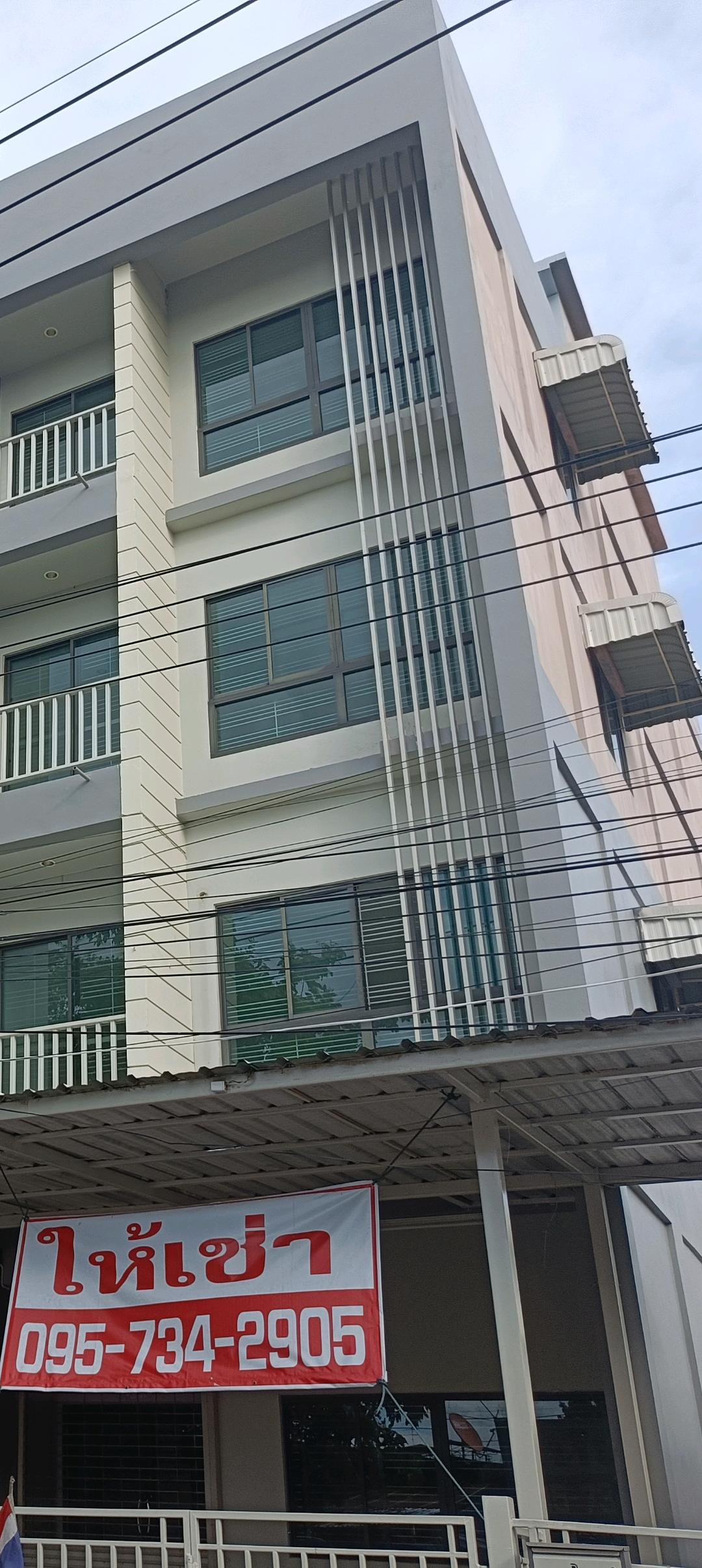 Townhome for rent, 4 floors, size 33 square meters, width 5.30 meters, depth 20 meters.