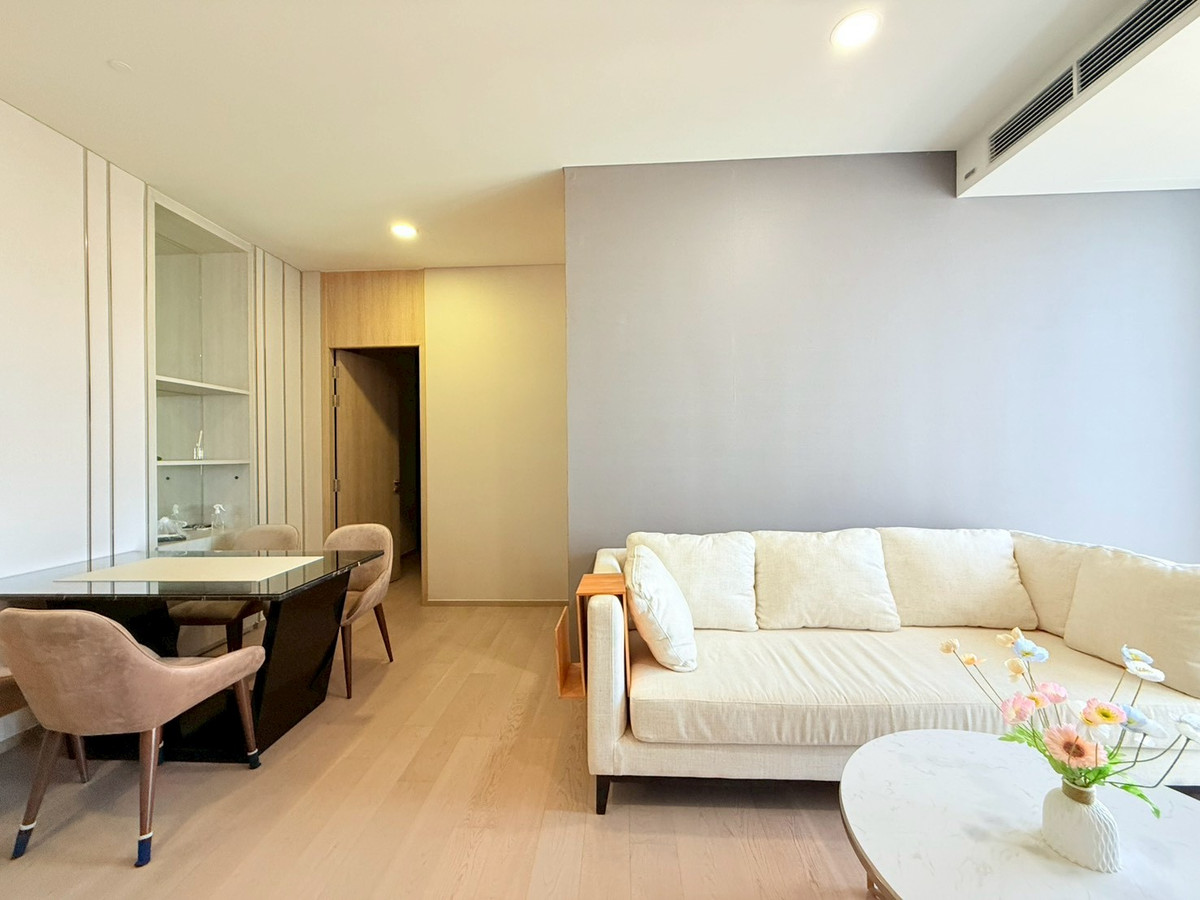 For rent, large room, beautifully decorated, near BTS Ekkamai, 2 bedrooms, unblocked view. For rent, large room, beautifully decorated, near BTS Ekkamai, 2 bedrooms, unblocked view.