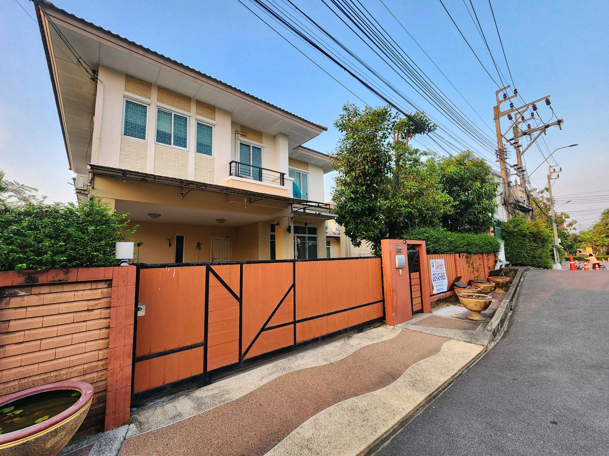 Single house for rent in Ratchapruek, edge plot, 3 bedrooms, 3 bathrooms, has space next to the house. Raise animals for only 32k per month. Single house for rent in Ratchapruek, edge plot, 3 bedrooms, 3 bathrooms, has space next to the house. Raise animals for only 32k per month.