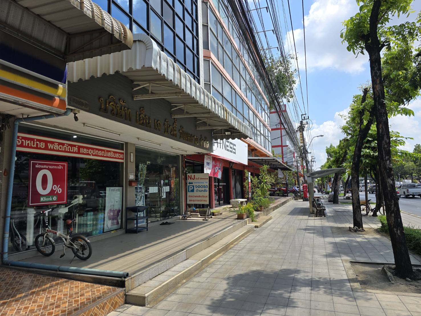 Bus Stop right up front - Bustling Location Perfect for any type of Shop!! Commercial Building for SALE on Main Phetkasem Road 116, Nong Khaem Location: Phetkasem Road, Nong Khang Phlu, Nong Khaem, Bangkok Bus Stop right up front - Bustling Location Perfect for any type of Shop!! Commercial Building for SALE on Main Phetkasem Road 116, Nong Khaem Location: Phetkasem Road, Nong Khang Phlu, Nong Khaem, Bangkok