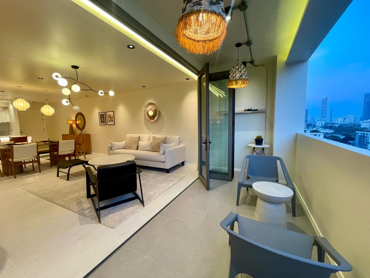 Family-oriented 3 bedrooms in Phrom Pong Family-oriented 3 bedrooms in Phrom Pong