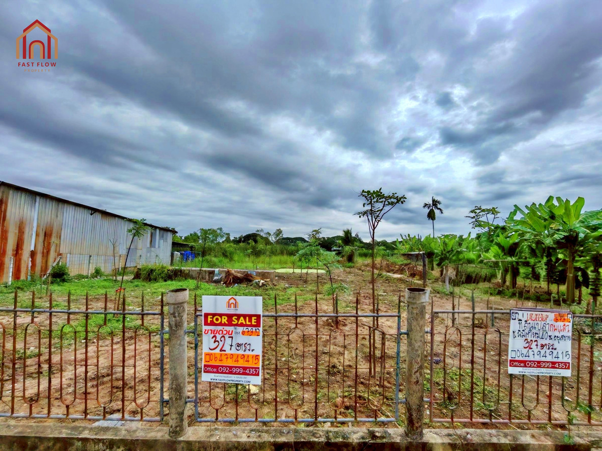 Land for sale, 327 square wah, Soi Nimitmai 40, Soi Yusabai, width approximately 26 meters, depth approximately 50 meters. Land for sale, 327 square wah, Soi Nimitmai 40, Soi Yusabai, width approximately 26 meters, depth approximately 50 meters.