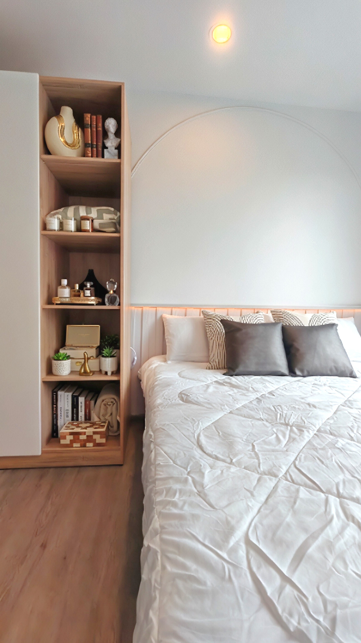 Condo for rent near BTS 180m (Silom Line) TheMall/MRT 1 station or go to Chong Nonsi 20 minutes, spacious room, convenient travel, 7 Tai Condo 080-564-4936
