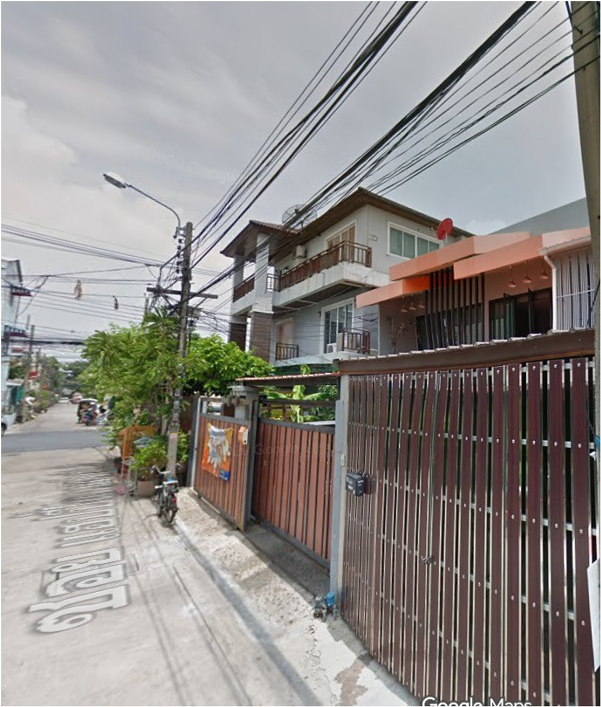 PZ698-ขายทาวน์เฮ้าส์ หมู่บ้านแฮปปี้แลนด์เก่า 20 ตรว. รีโนเวทใหม่ บนถนนแฮปปี้แลนด์ ใกล้รถไฟฟ้าสายสีเหลือง เพียง 220 เมตร เข้าออกหลายเส้นทาง และสวนสาธาณะ แขวง คลองจั่น เขตบางกะปิ กรุงเทพมหานคร PZ698-ขายทาวน์เฮ้าส์ หมู่บ้านแฮปปี้แลนด์เก่า 20 ตรว. รีโนเวทใหม่ บนถนนแฮปปี้แลนด์ ใกล้รถไฟฟ้าสายสีเหลือง เพียง 220 เมตร เข้าออกหลายเส้นทาง และสวนสาธาณะ แขวง คลองจั่น เขตบางกะปิ กรุงเทพมหานคร