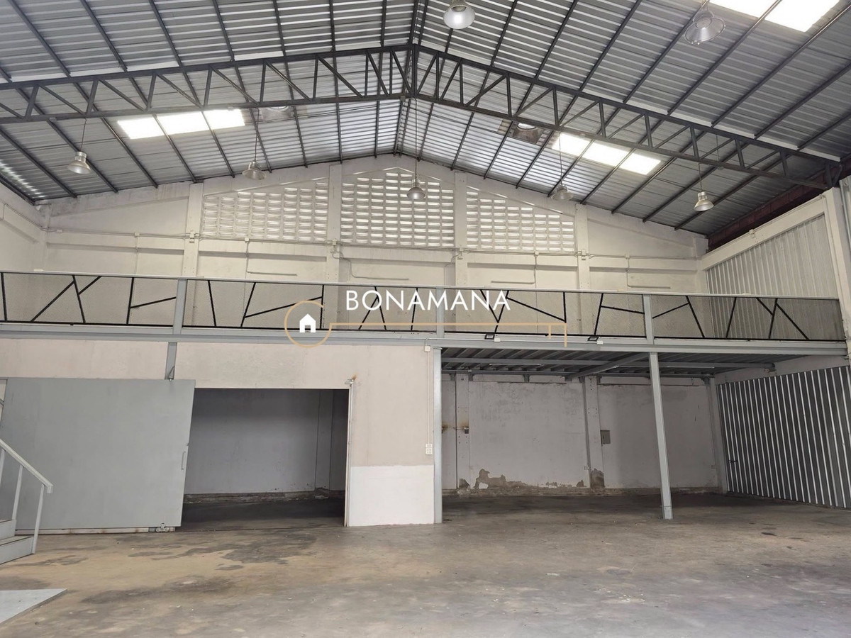 Warehouse for rent, Bangna Km.5.5, Bang Phli, Samut Prakan.
