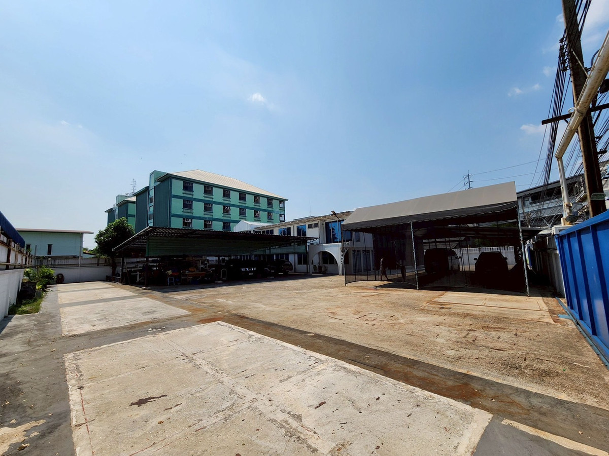 House for sale with land, Ramintra 42, close to BTS Inthra km. 6, just 1 minute, suitable as a home office. – รูปที่ 3