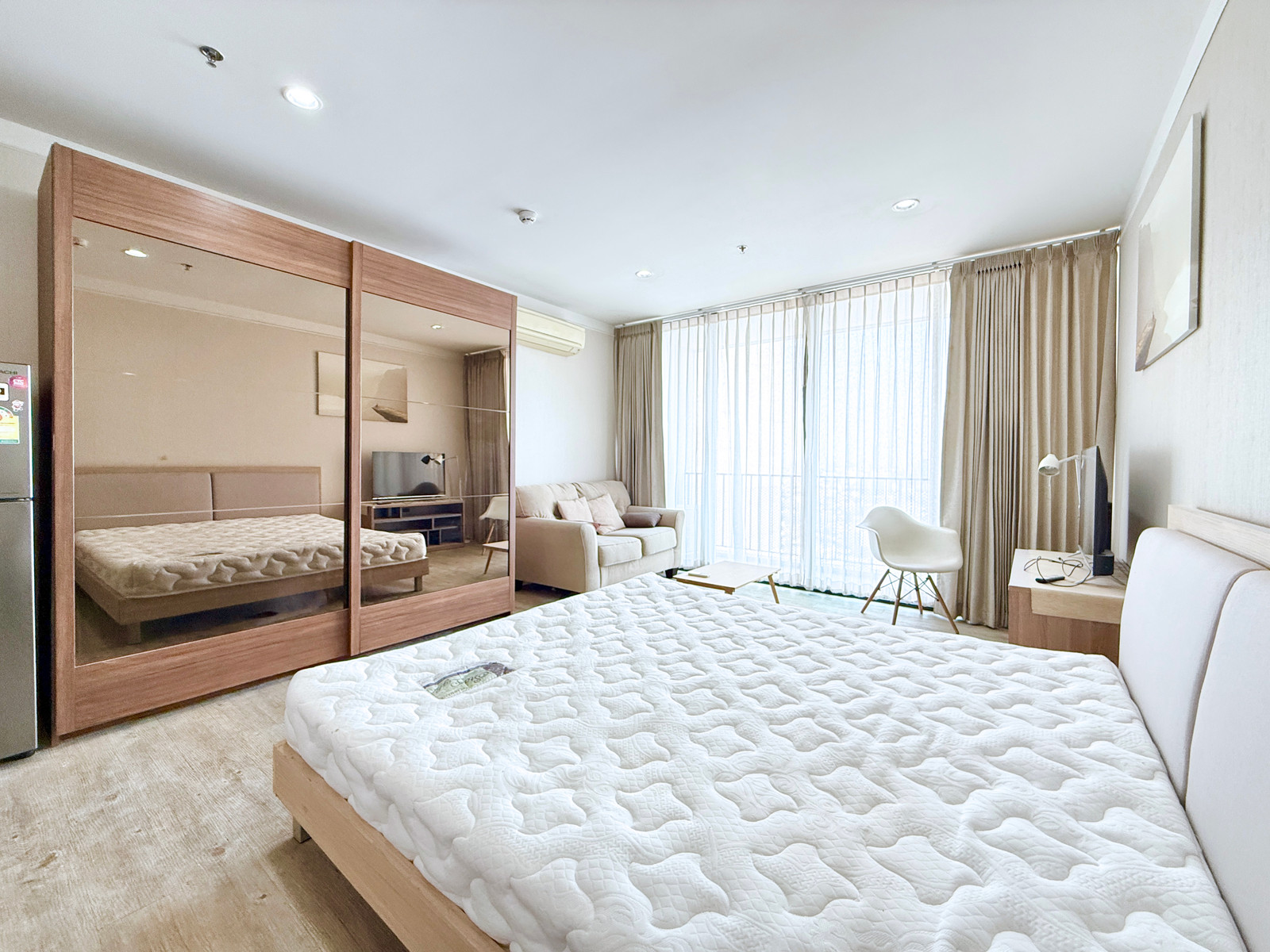 For sale 📌 The issara Ladprao - 77 sq m. 2 bedrooms, 2 bathrooms, south side, high floor, cheap price, call 092-2462653 Donut