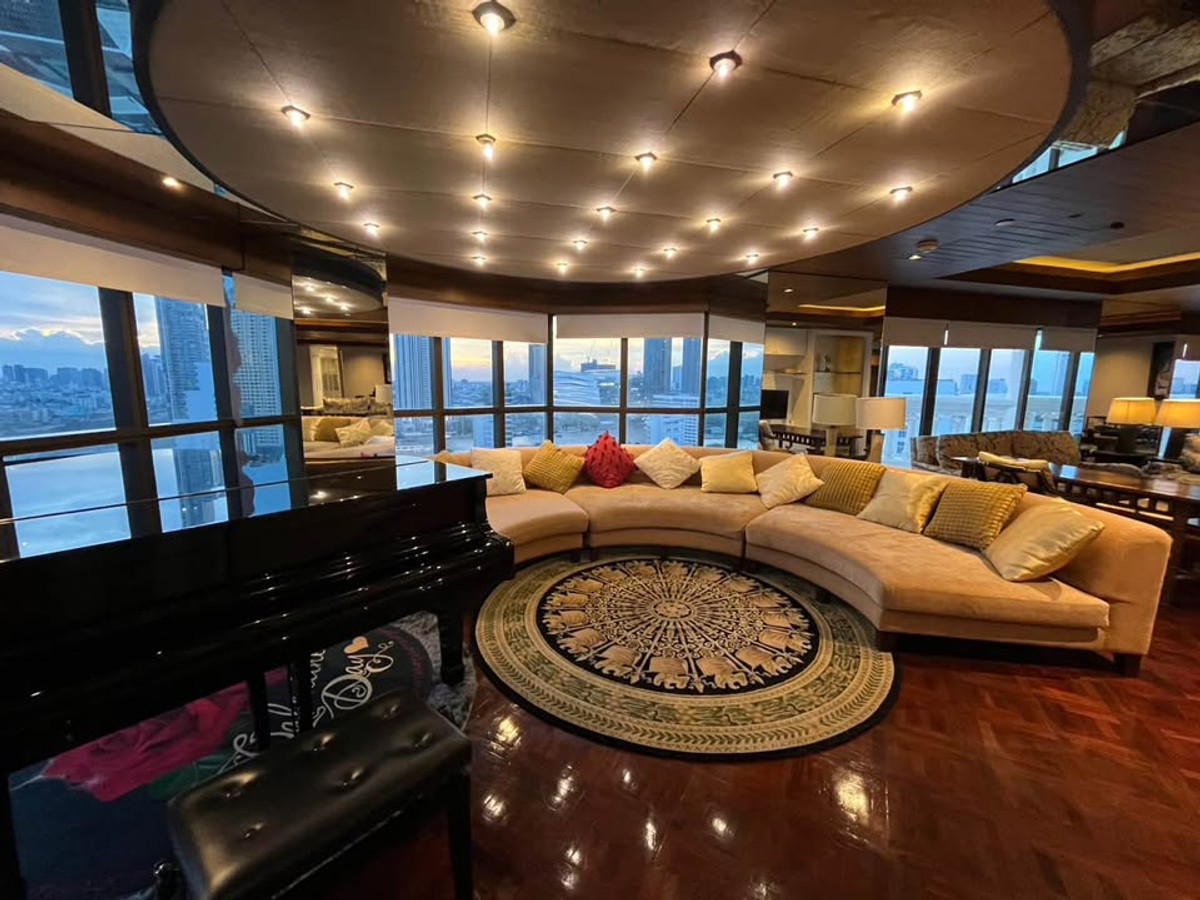 Penthouse at State Tower Silom with River View, 267 sqm