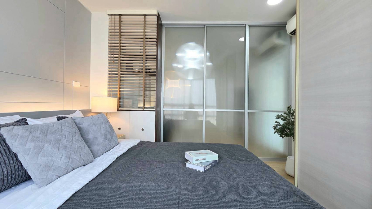 Condo in a good location, close to the BTS, ready to move in. "Beautiful room, ready to move in. Reserve today and have special freebies."