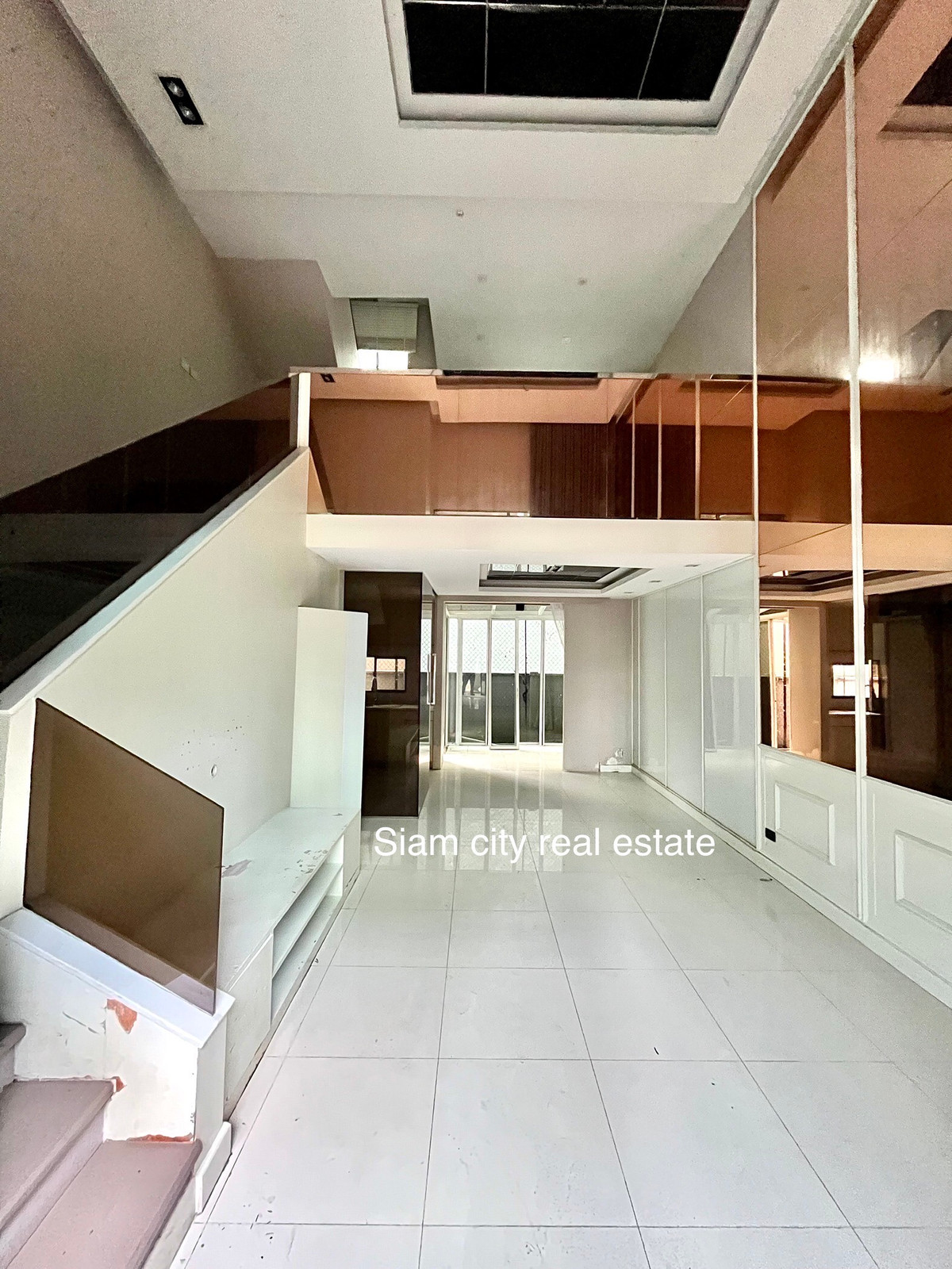 ขายทาวน์โฮม 3 ชั้นครึ่ง ร่วมสมัย โครงการ บ้านกลางเมือง รัชโยธิน เหมาะสำหรับอยู่อาศัย และทำเป็น Home office – รูปที่ 3