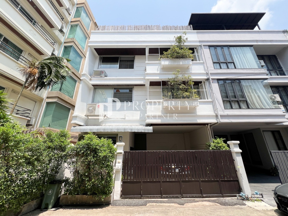 Newly renovated townhouse for sale, Sukhumvit 71, Soi Pridi Banomyong 14, Intersection 3
