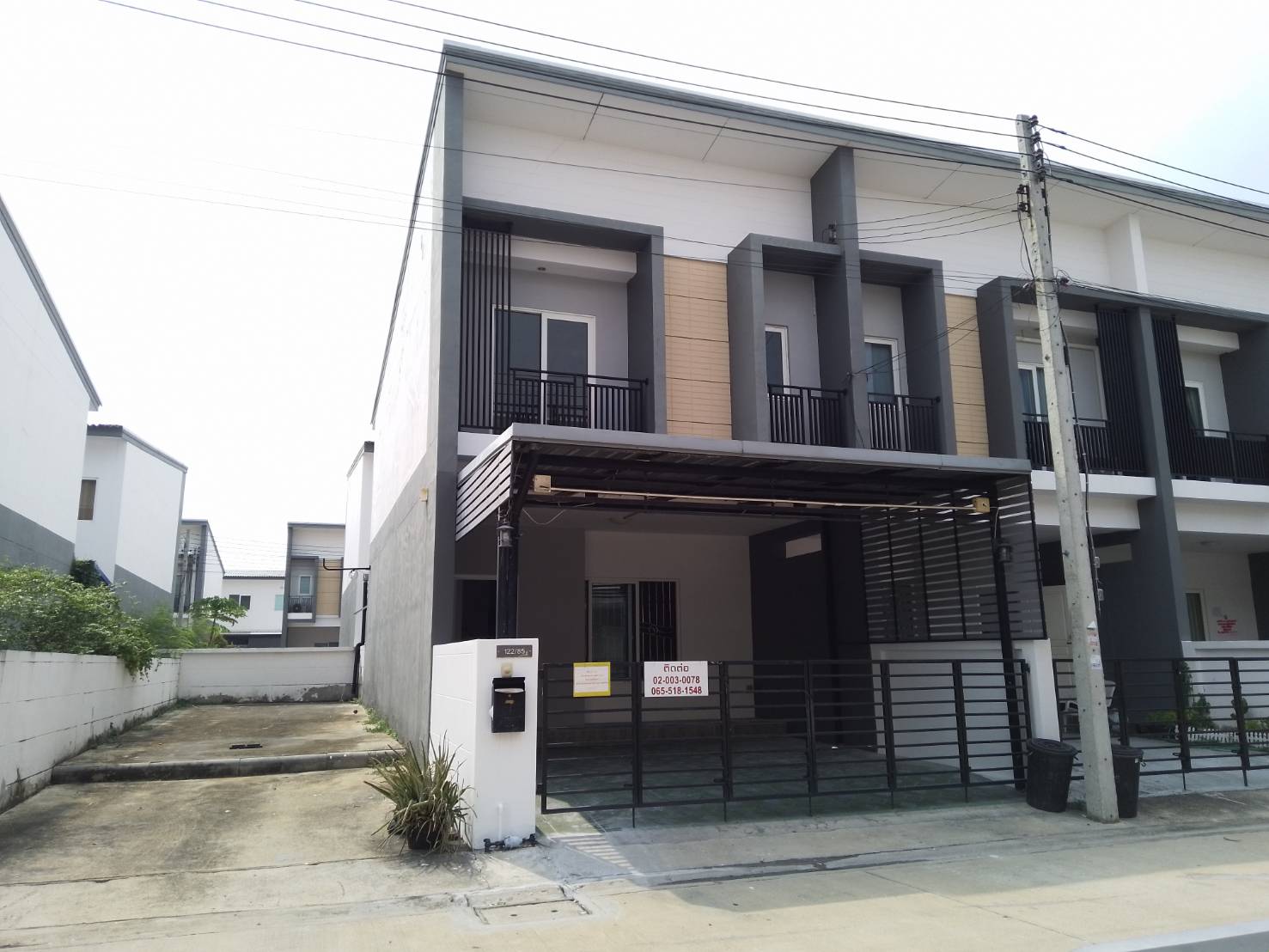 **For sale/rent** Grand Ville Pathum Thani-Sai Nai, large townhome, corner house, near downtown Pathum.