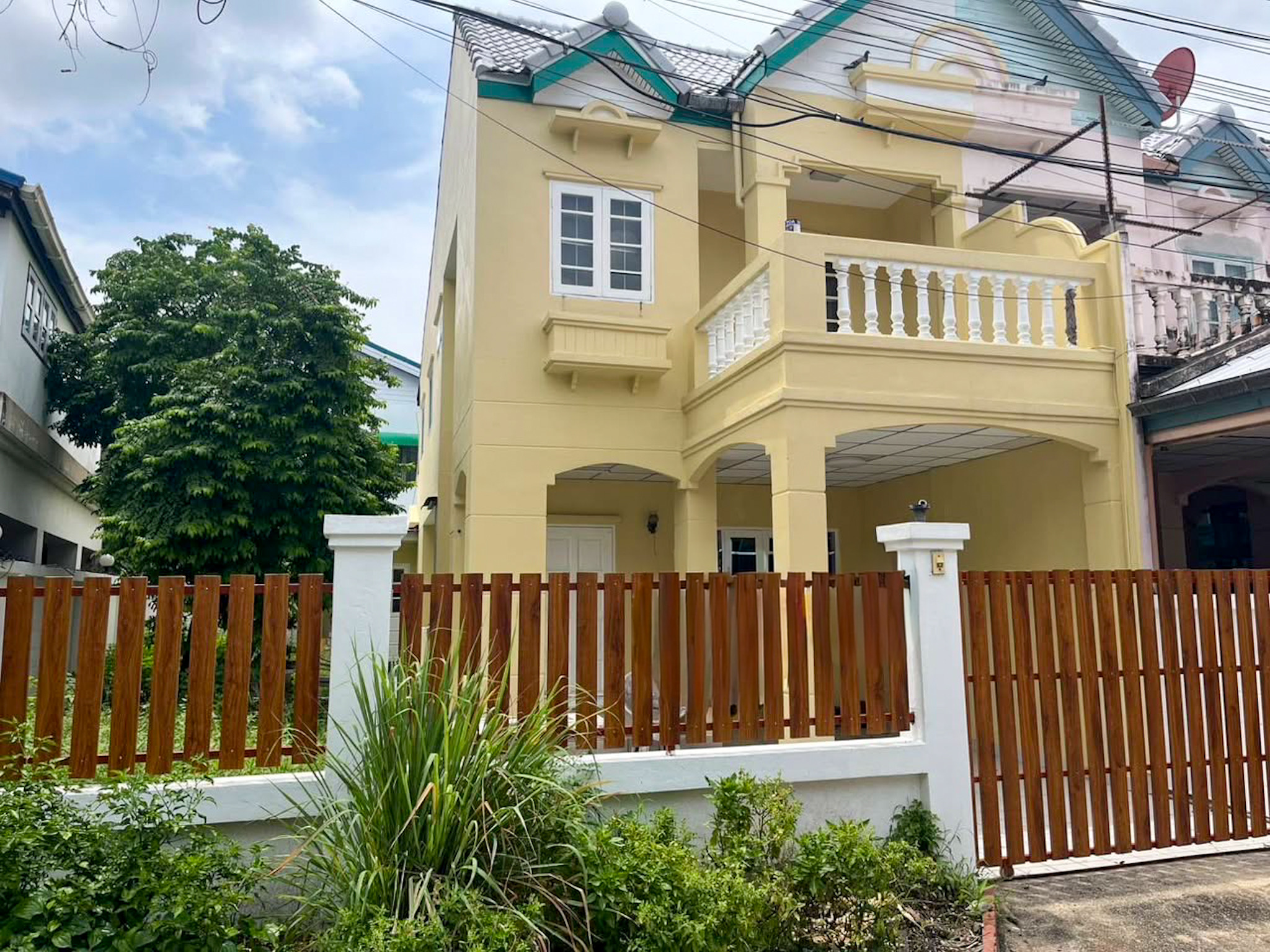 Semi-Detached House Soi Kaew Ngoen Thong 44 / 3 Bedrooms (FOR SALE) BALL362
