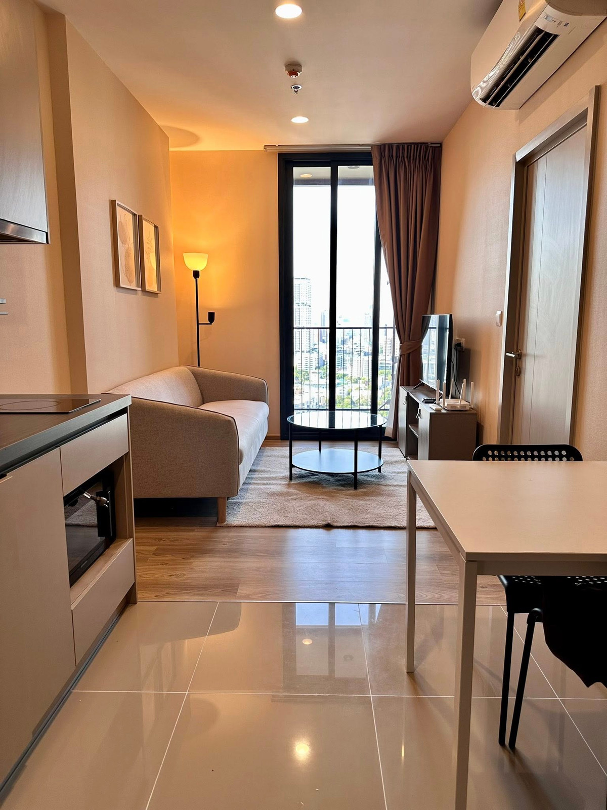 For rent, room 35 sq m., 1 bedroom, 1 bathroom, near BTS Thonglor, Oka Haus Sukhumvit36, call 089-6620022. For rent, room 35 sq m., 1 bedroom, 1 bathroom, near BTS Thonglor, Oka Haus Sukhumvit36, call 089-6620022.