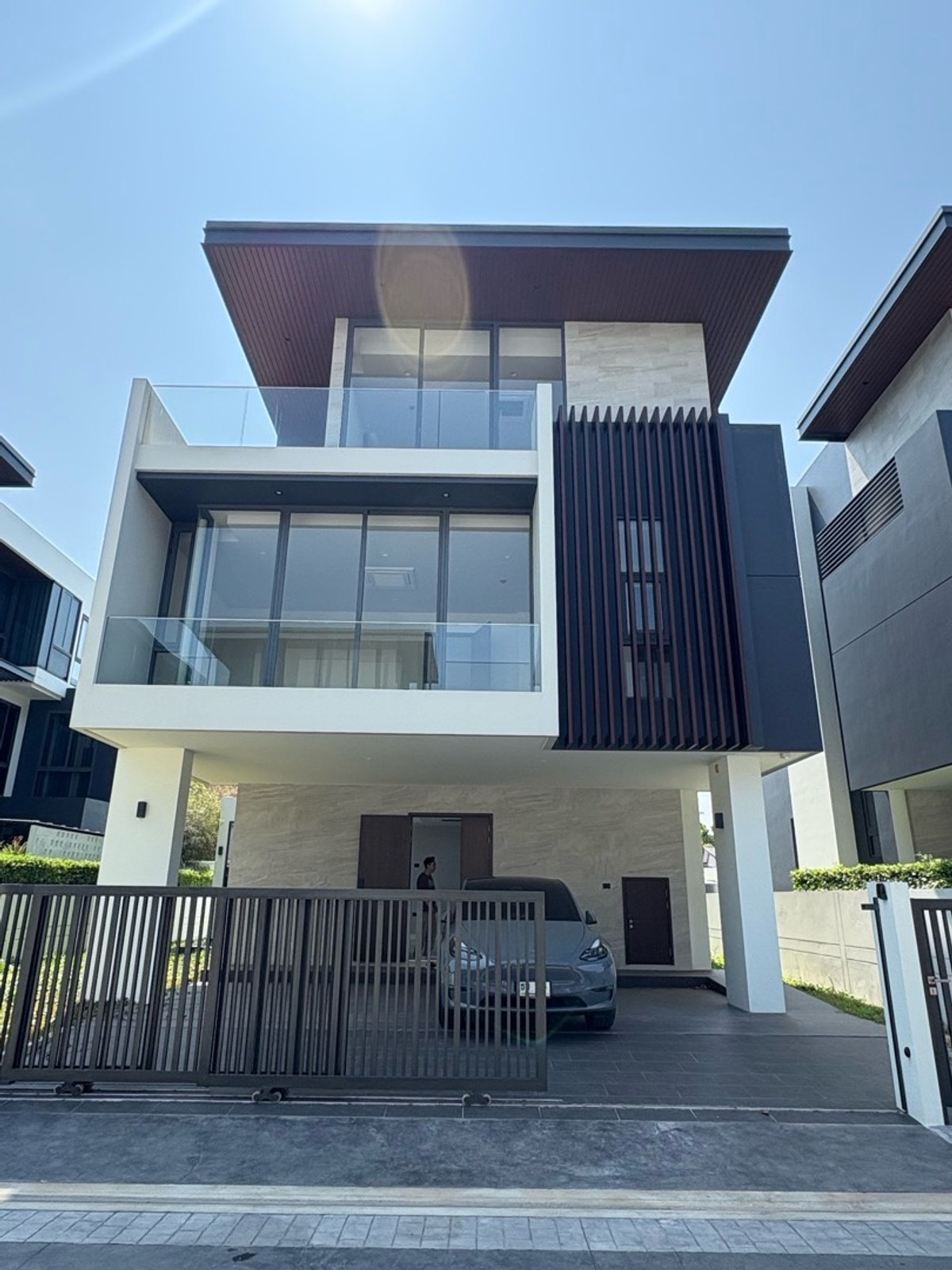 🔥Rare Luxury House รามอินทรา พร้อมลิฟต์ MEKA RAMINTRA บ้านเดี่ยว 3 ชั้น สไตล์ Modern  – รูปที่ 2