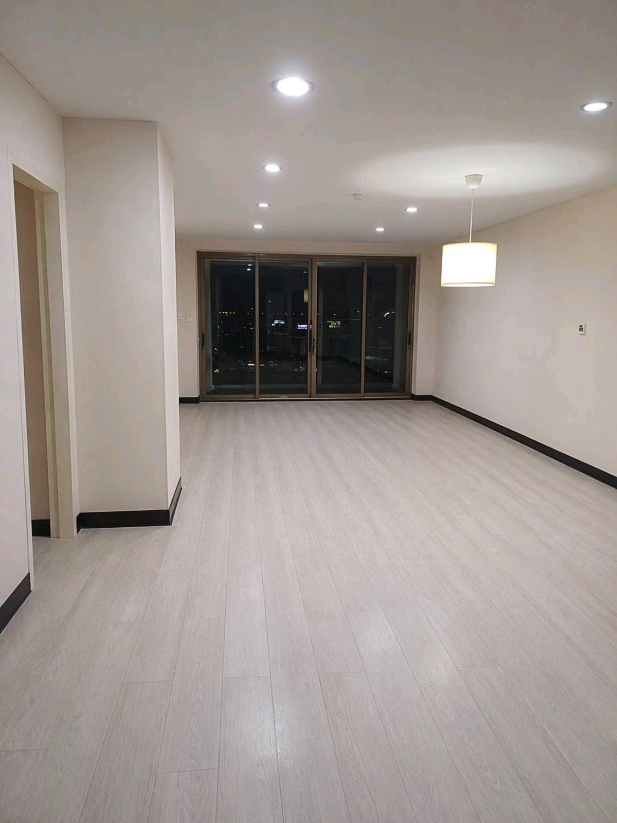 ❤️🏙️❤️[[For sale]] Big room, good condition, cheap price, good view, near ARL Hua Mak.Condo room for sale, Flora Ville, Phatthanakan 51, near Airport Link Hua Mak Station.