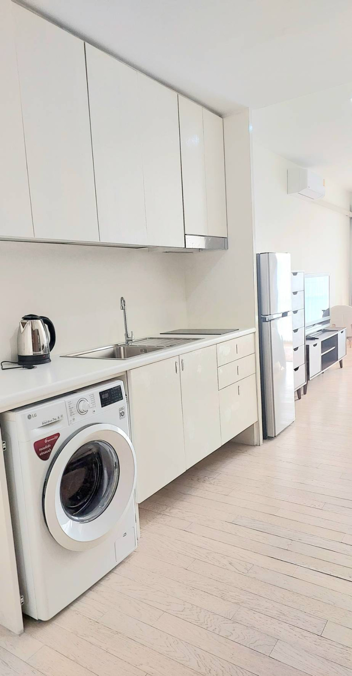 Condo for sale: Noble Solo, studio room, size 34 sq m, priced at only 3.7 million baht. (Sold with tenant Suitable for investors) Condo for sale: Noble Solo, studio room, size 34 sq m, priced at only 3.7 million baht. (Sold with tenant Suitable for investors)