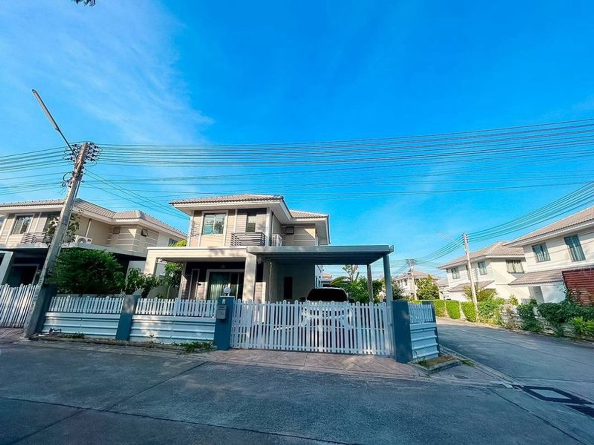 Prime location house in Sriracha, Life in the Garden, near Suan Suea-Sriracha, close to industrial estates and the motorway.