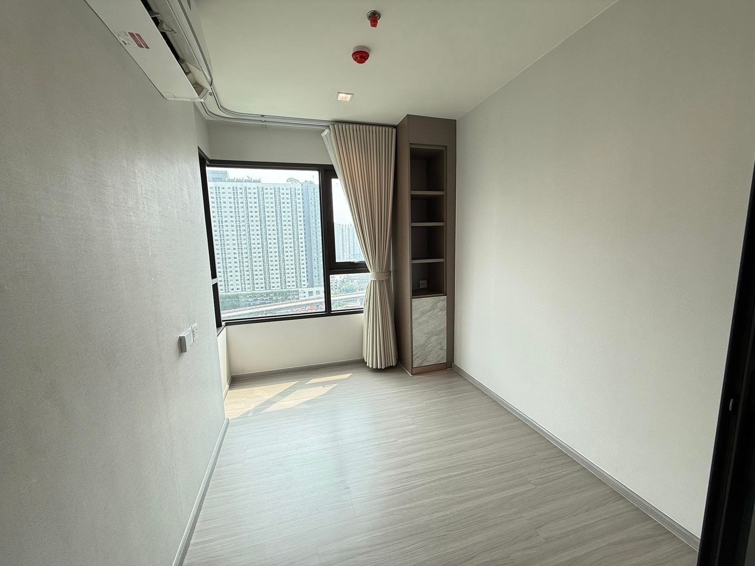 ให้เช่า คอนโด Life Sathorn Sierra 36ตรม. 19,000บ ตกแต่งสวย พร้อมเข้าอยู่ (เดินทางไปสาทรใน5นาที ติดbtsตลาดพลู150ม)  ขนาด 36ตรม. ชั้น17 ค่าเช่า19,000 สัญญา1ปี  1 Bedroom 1Multipurposeroom  1 Bathroom   – รูปที่ 4