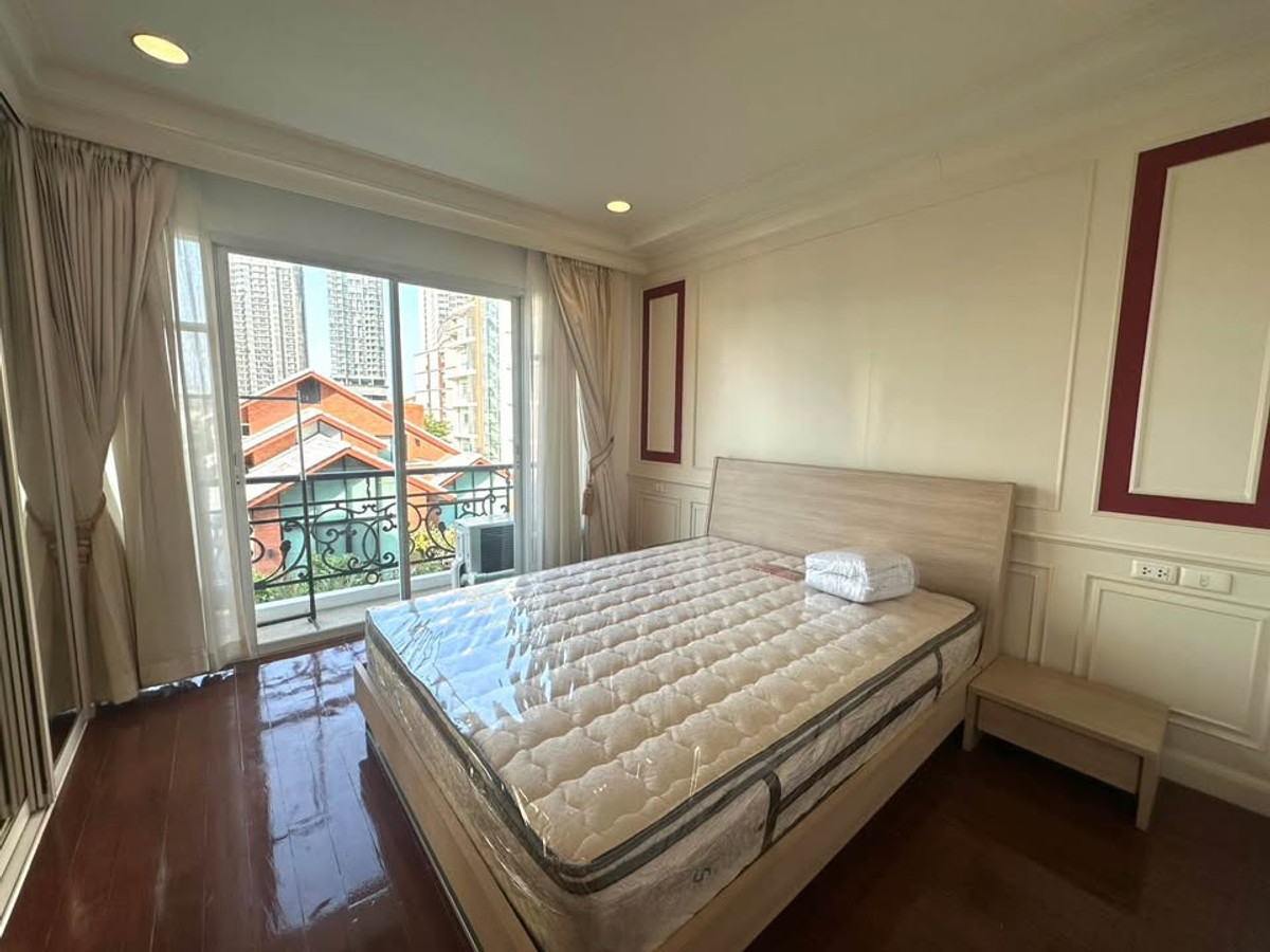 Luxury condo for sale, large room, complete set of furniture ✅ La Vie En Rose Place Sukhumvit 36 ​​La Vie En Rose Place Sukhumvit 36, Prime Thonglor location, near BTS Thonglor.