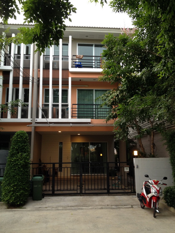 House for sale, location behind Central Rama 2, 5 minutes drive, suitable for many families. who like convenience