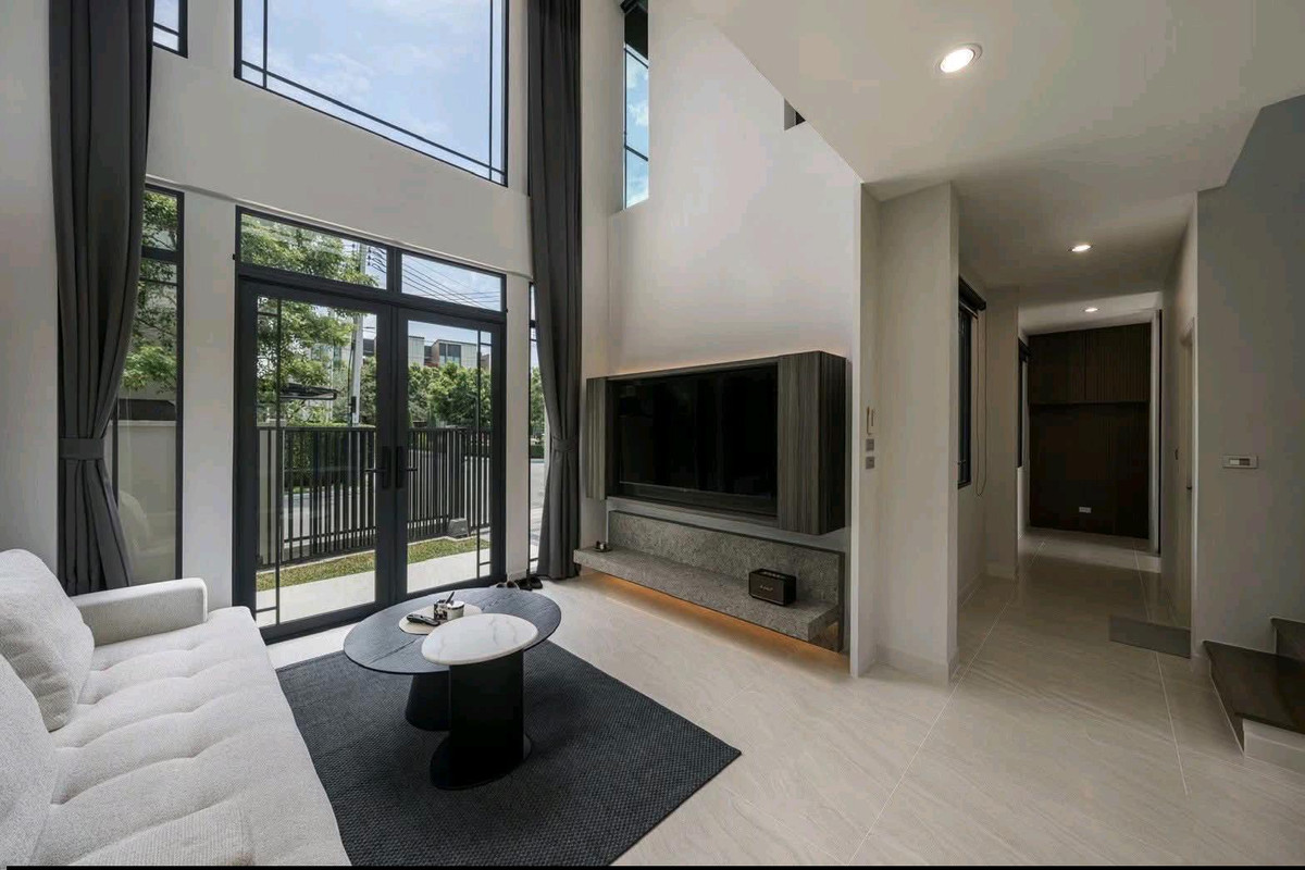 For Rent Luxury Townhomes 𝐁𝐚𝐚𝐧 𝐊𝐥𝐚𝐧𝐠 𝐌𝐮𝐚𝐧𝐠 𝐂𝐥𝐚𝐬𝐬𝐞 𝐒𝐮𝐤𝐡𝐮𝐦𝐯𝐢𝐭 𝟕𝟕 – รูปที่ 2