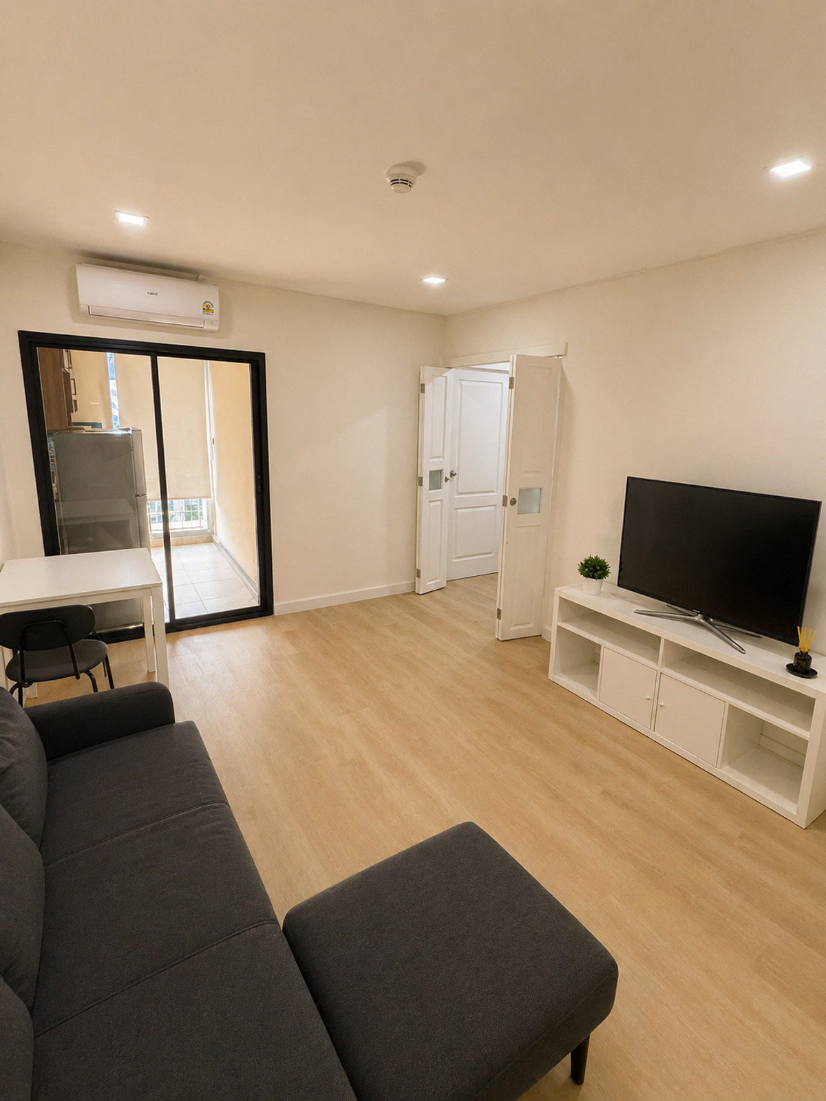 For rent: The Niche Sukhumvit 49 (43 sq m.) 1 bedroom, 1 bathroom, ready to move in. For rent: The Niche Sukhumvit 49 (43 sq m.) 1 bedroom, 1 bathroom, ready to move in.