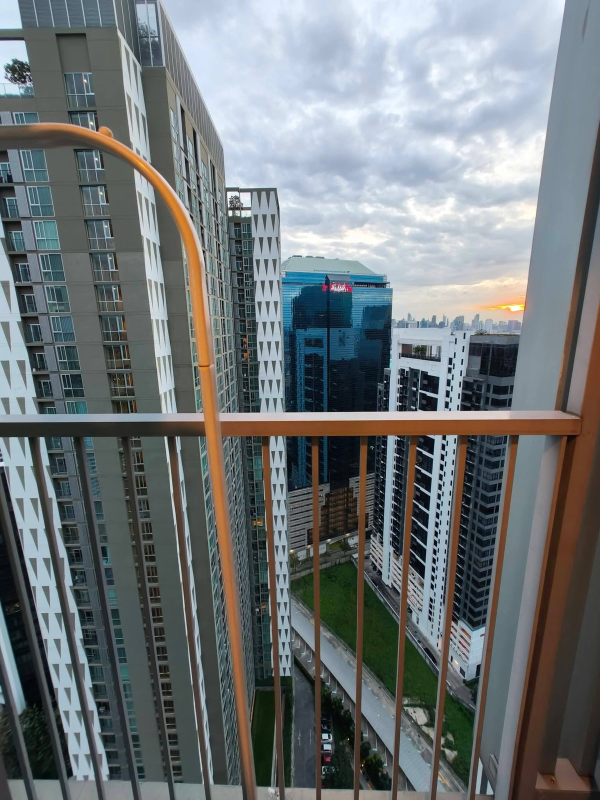 For Rent : Noble Revolve Ratchada 1ห้องนอน 1ห้องน้ำ ห้องสวย เฟอร์นิเจอร์ครบ พร้อมเข้าอยู่ – รูปที่ 2