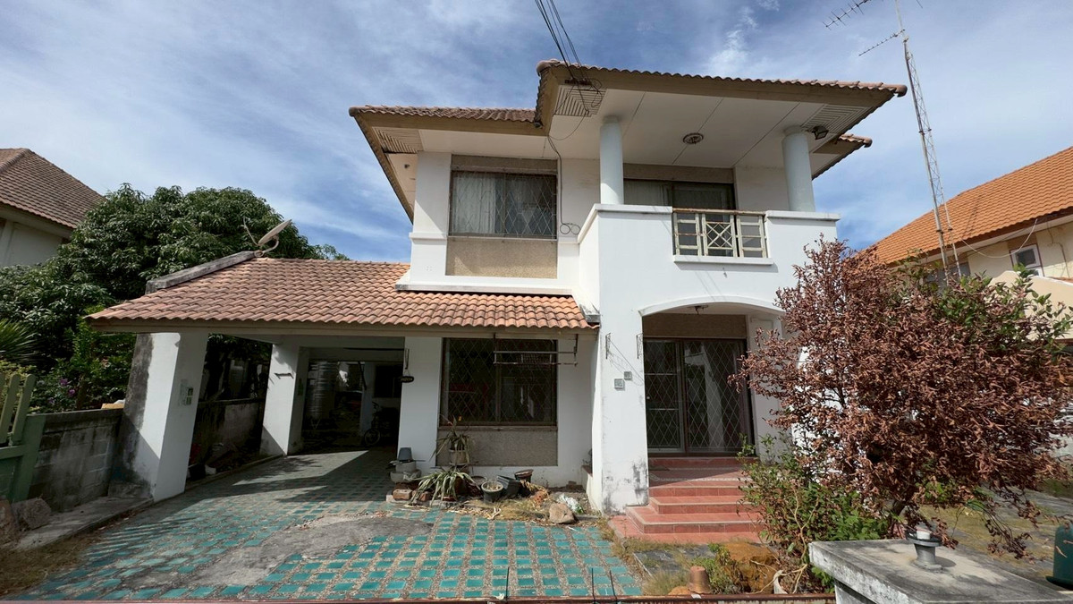 URGENT SALE! Rare Item: Massive 83 Sq.w. Single House Near Bang Saen Country Park Village (Chonburi, Bang Saen-Huai Kapi) Looking for space? This is it! A huge land plot where you can create your own garden oasis URGENT SALE! Rare Item: Massive 83 Sq.w. Single House Near Bang Saen Country Park Village (Chonburi, Bang Saen-Huai Kapi) Looking for space? This is it! A huge land plot where you can create your own garden oasis