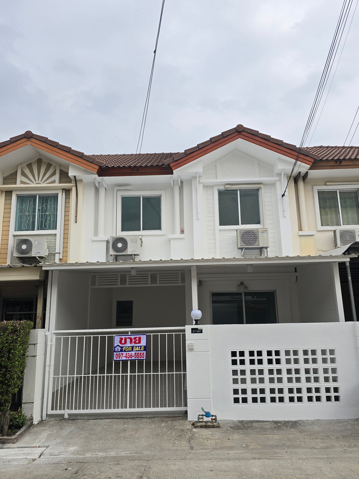 ขายบ้านมีนบุรี 2,250,000 รีโนเวทใหม่ทั้งหลัง โทร 097-456-5555<ID Line>