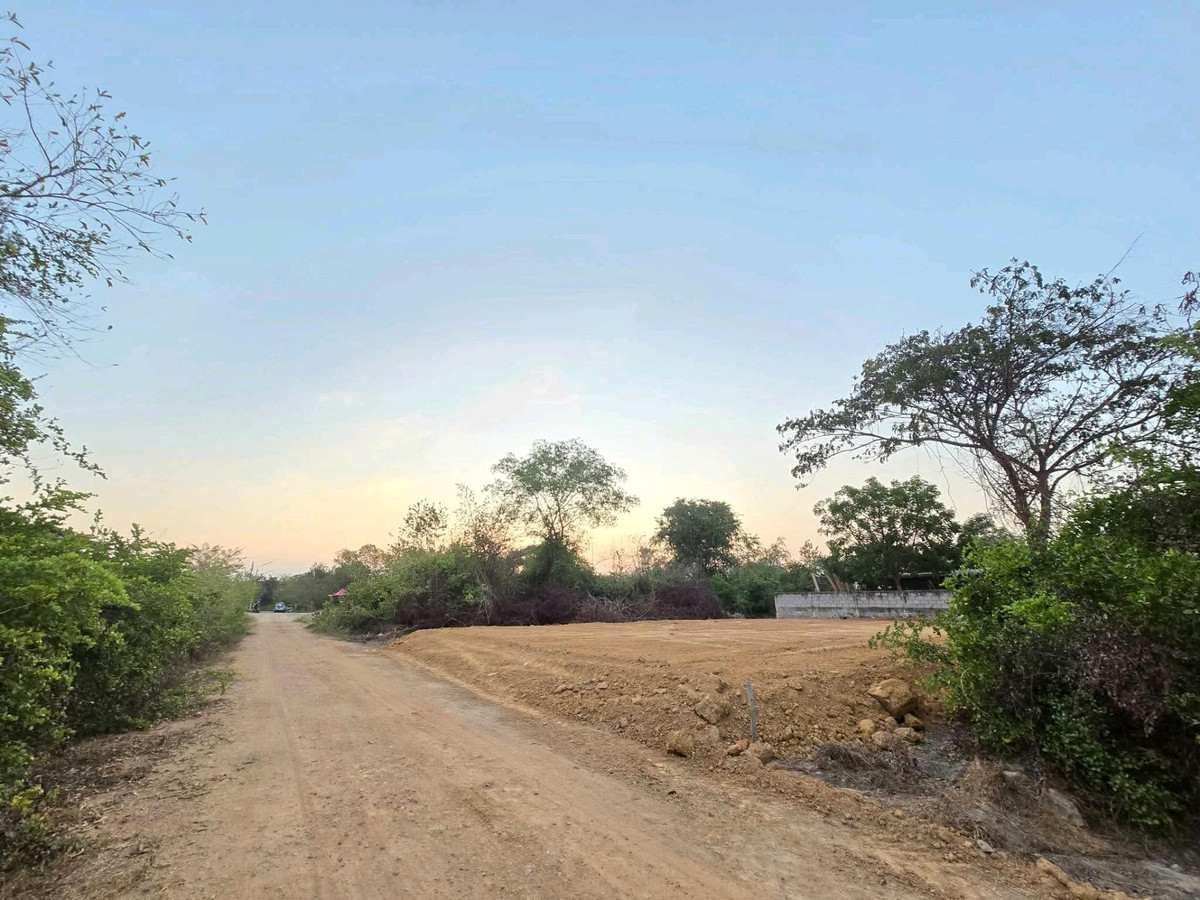 Urgent sale, land already filled. Near Makro Pranburi, convenient travel, suitable for building a house, building a resort. – รูปที่ 4