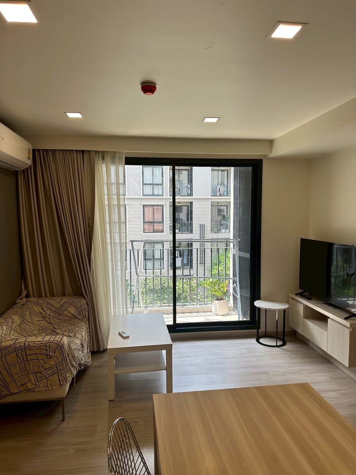 ♻️ For Rent ปล่อยเช่า  Maestro 03 Ratchada - Rama 9 (มาเอสโตร 03 รัชดา - พระราม 9) -ห้องใหญ่ วิวสระ 2 bed Add Line 🆔 : @glorious1 โทร 099 498 2461 Golf (กอล์ฟ) – รูปที่ 2