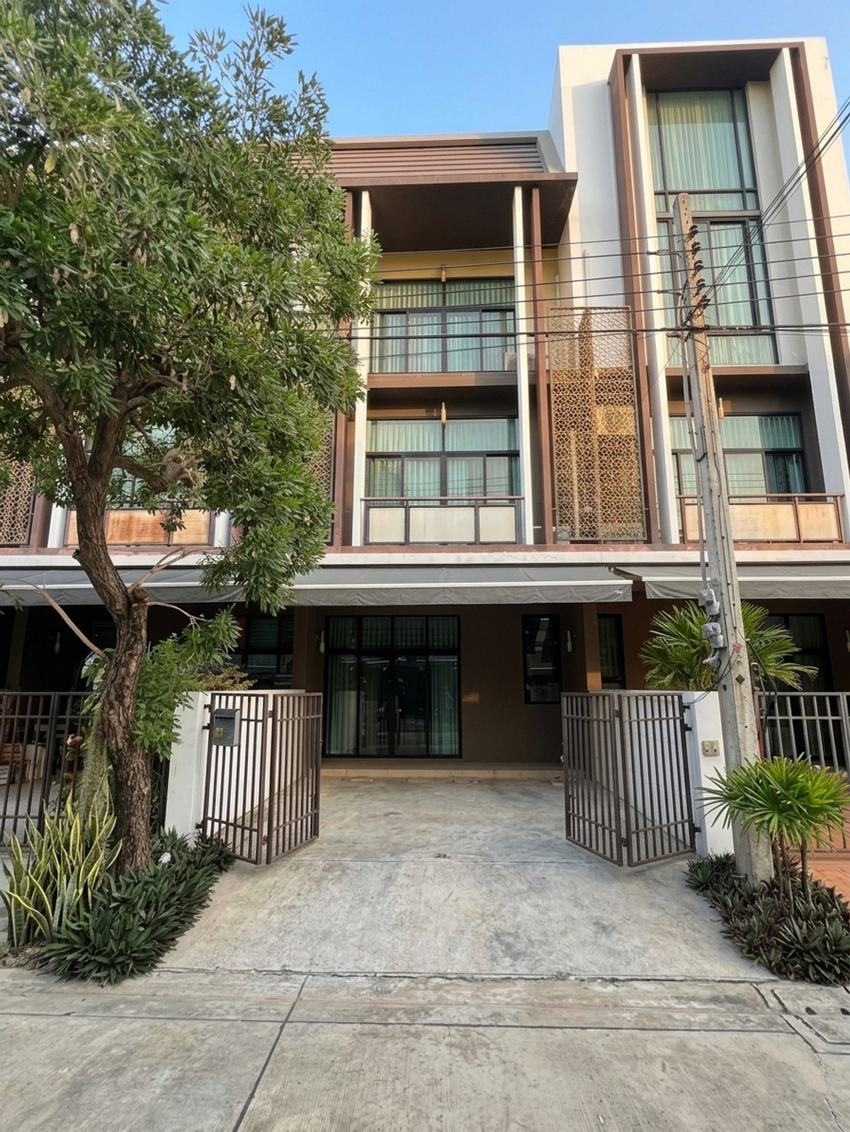 ฟลอร่า วงศ์สว่าง / 3 ห้องนอน (ขาย), Flora Wongsawang / 3 Bedrooms (FOR SALE) BNS048 ฟลอร่า วงศ์สว่าง / 3 ห้องนอน (ขาย), Flora Wongsawang / 3 Bedrooms (FOR SALE) BNS048