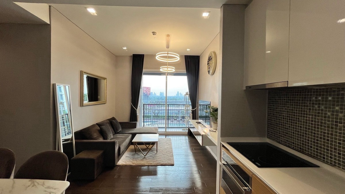 Urgent Condo The Zen Residence Lat Phrao Intersection, newly decorated, ready to move in, two bedrooms, two bathrooms. Beautiful view corner ready for rent.