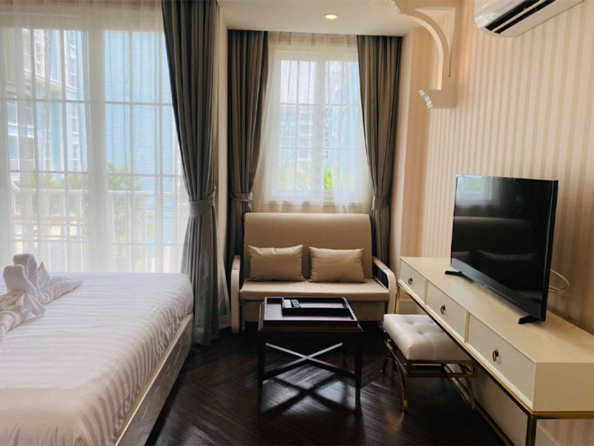 Condo for sale Grand Florida Beachfront Condo Resort Pattaya 2.39 million baht